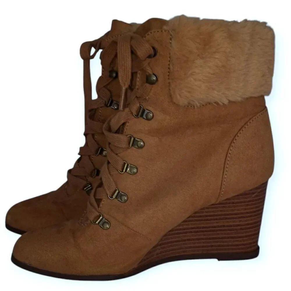 BAMBOO FAUX FUR WEDGE BOOTIES SZ.8 EUC.